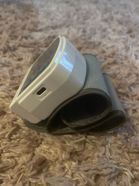 Автоматичний тонометр для вимірювання тиску пульсу на зап'ястя з USB М1022 фото